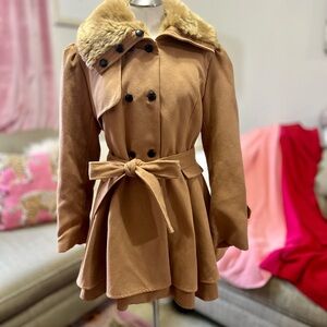 Chic Double-Breasted Tan Trench Coat with Belt